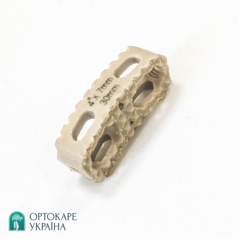 Боковий грудний міжхребцевий кейдж PEEK Ø4 "ORTHO CARE"